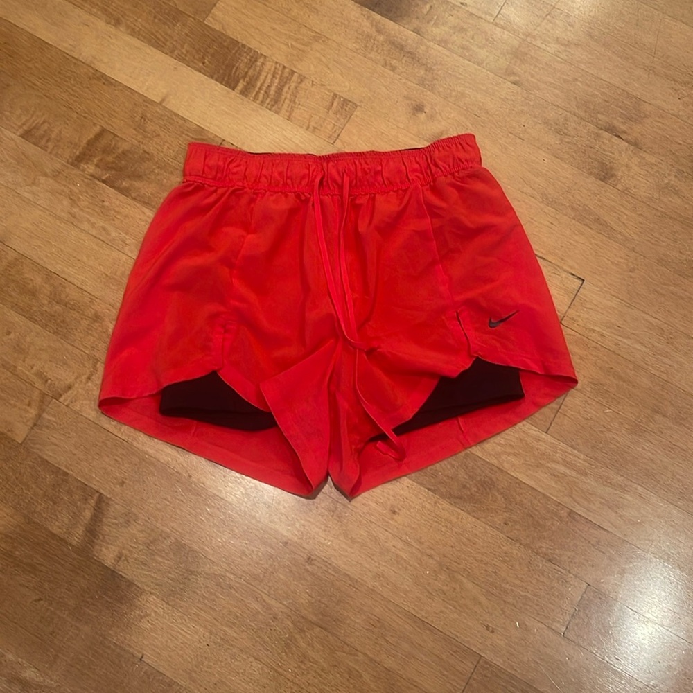 Women’s Nike line shorts small new without tags